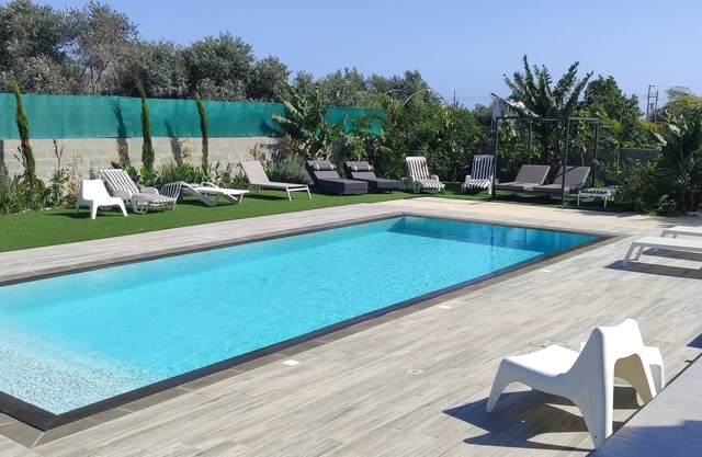 KITI VILLAGE VILLA CYPRUS (salt-water pool, 6 bedrooms, Larnaca)