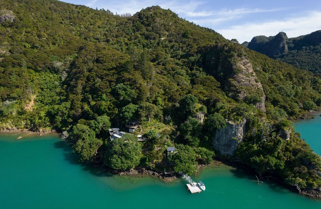 'KIWI LODGE' - a beautiful, secluded rustic cabin