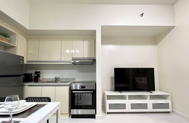 KL Tower - Nicely Furnished 1BR near Greenbelt Mall Makati City