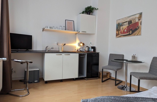 Kleines Studio mit Küchenzeile und Bad, Zentral, Barrierefrei