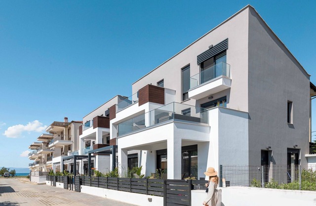 Kleoniki- Two Bedroom Triplex With Garden