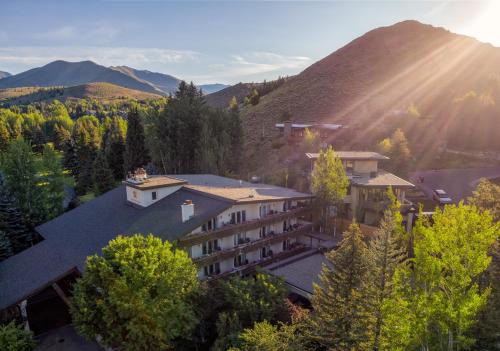 Knob Hill Inn