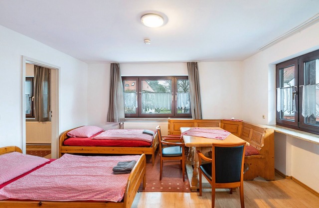 Knödelhof 'Appartement 8' with Shared Terrace and Wi-Fi