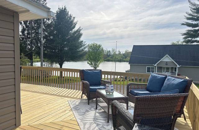 KnotRLake a cozy get-a-way with a lake view!