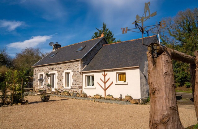 Knusse Cottage Voor 6 Vlakbij Vallée des Saints in het Groene Hart van Bretagne