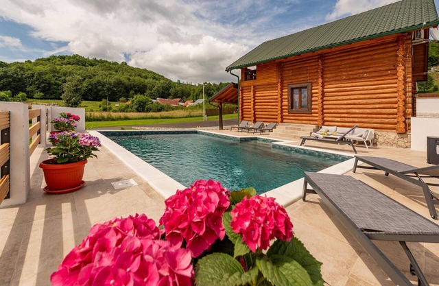 Kolibe Lika - The Valley