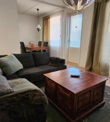 Kompakti kolmio saunalla, Kalajoen keskustassa