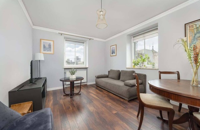 Komuny Paryskiej 5 | Wrocław | Traditional Apartment | WiFi