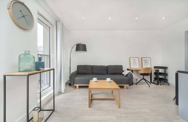 Komuny Paryskiej 72A | Wroclaw | Bright Studio | Wi-Fi | Balcony | Pet Friendly
