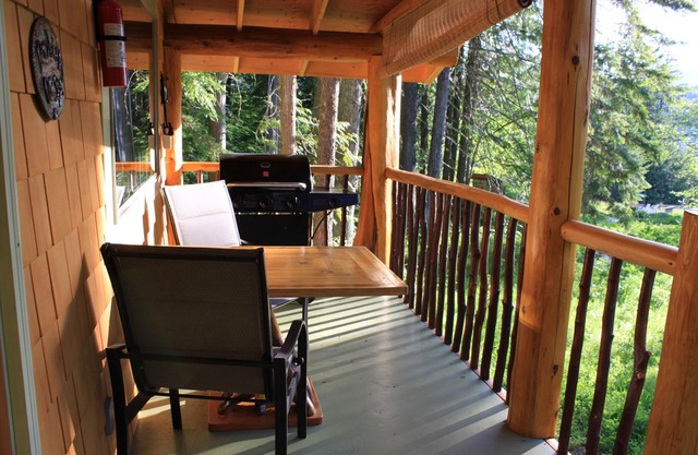 Kootenay Lake Timber Frame Cabin in Crawford Bay, close to public sandy beach.
