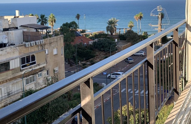 Kosher Apartment just a short walk to Sironit Beach.