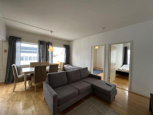 Kotimaailma-neliö keskustassa