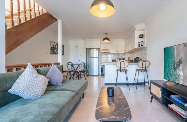 KozyGuru | Balmain | 2BTownhouse bridge view