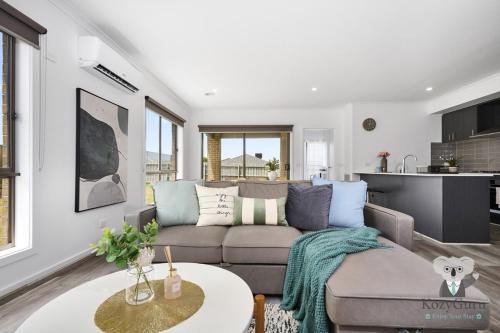 KozyGuru Pakenham Comfortable 4-Bedroom House