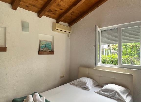 Ksenia Guesthouse Apartments and Studios