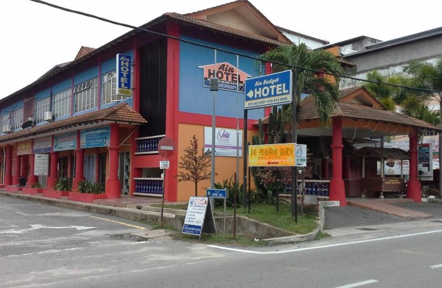 KUALA BESUT JETTY BUDGET HOTEL AIN - In front of Kuala Besut Jetty