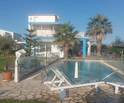 Kyllini am Meer relaxen mit Hund