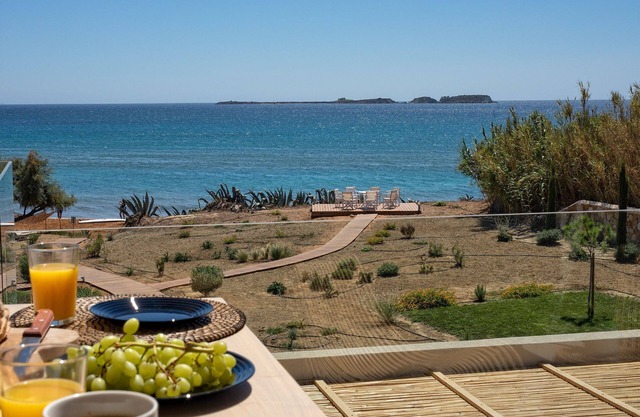 Kyma Suite is a stunning one-bedroom boutique suite