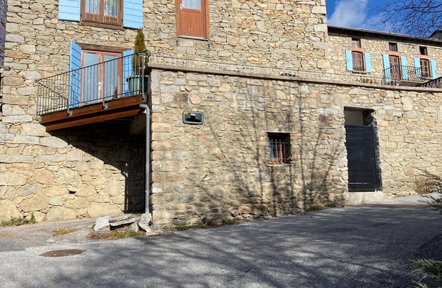 L'ADRET - COSY ACCOMMODATION IN A PYRENEAN BUILDING - PRIVATE ENTRANCE