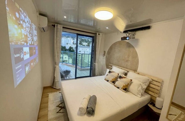 L'appart dans les Nuages * Swimming pool * Panoramic views * Close to the airport