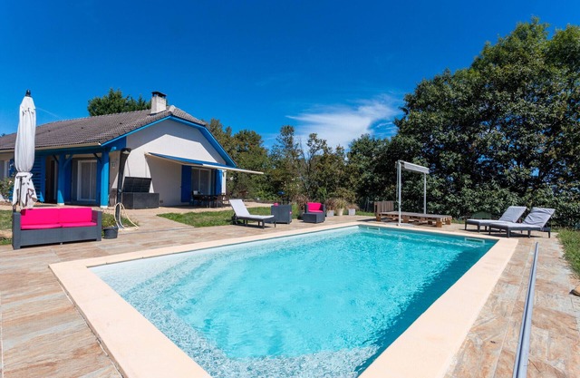 L'Azuré de Monein – Renovated Duplex with Breathtaking View, Private Pool, Garden, and Mezzanine