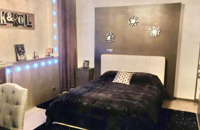 L'Entrée des Artistes Chambre avec terrasse et salle de bain- LAVALOC