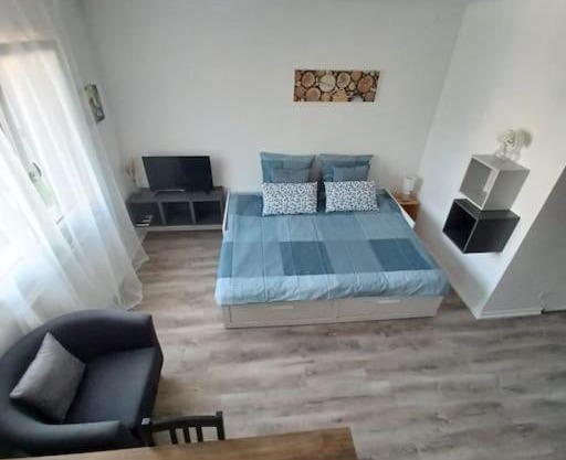 L'Escale, À proximité immédiate de la gare