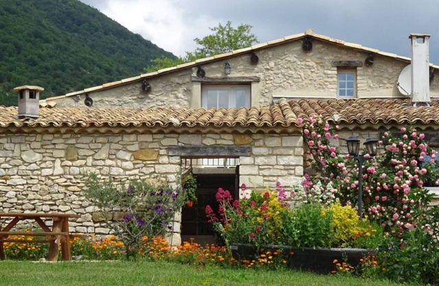 L'Olivier, charming gîte with swimming pool in Provence near Banon