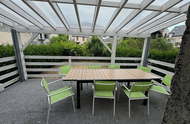 L'Oustal du Bourg is in the center of Laguiole, ideal for a stay in the Aubrac region.