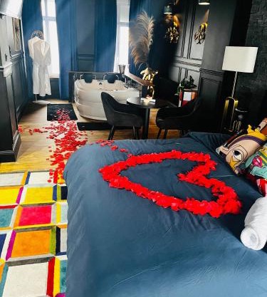 La 104 Picasso Suite tendance dans maison réservée aux hôtes