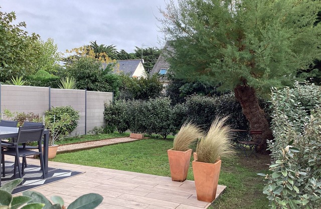 LA BAULE - T2 HOUSE WITH GARDEN IN RESID. SECURISEE - HEATED SWIMMING POOL.