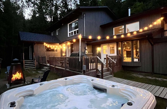 Lake house, 5BR with sandy beach, SPA and fire place