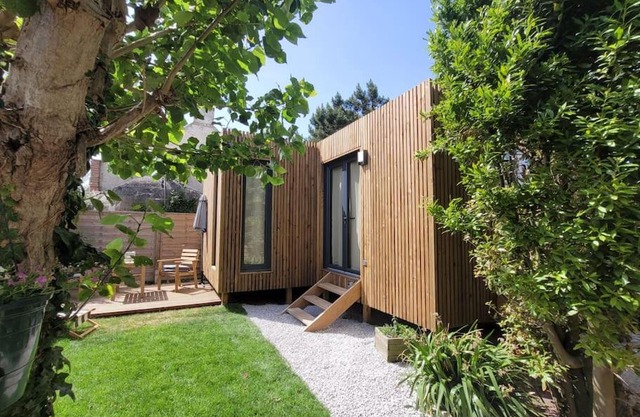 "La cabane du sentier", tiny house sur pilotis avec petit jardin, proche de la mer et du site naturel des 2 caps