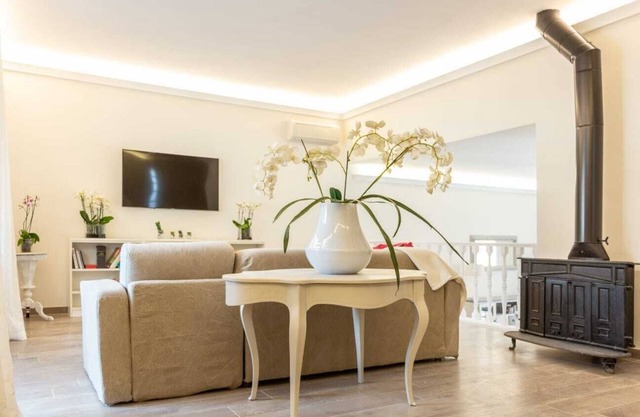 La Camelia Bianca, independent villa with garden and outdoor hot tub