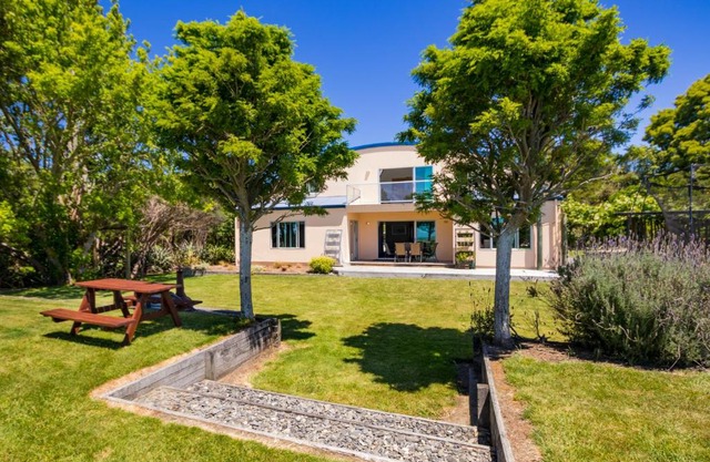 La Casa Al Mare - Golden Bay Beach House