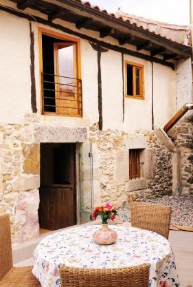 La Casa Amarilla