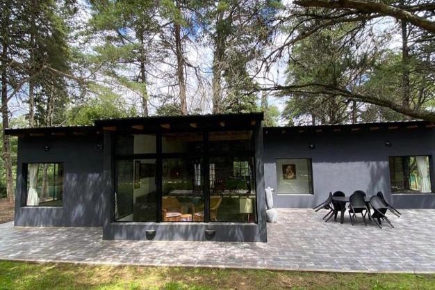 La Casa De Los Pinos