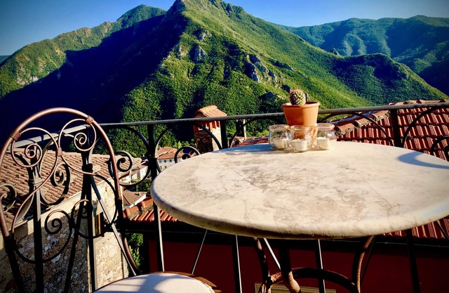 La casa di Mister John (Mister John's house)