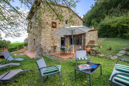 La Casa Nel Bosco D'arte- Greve in Chianti, holiday house with private garden