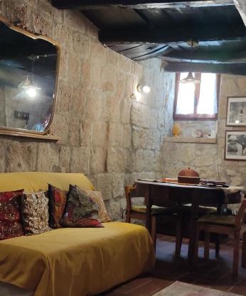 LA CHASCONA DI FARNESE casa di tufo nel borgo