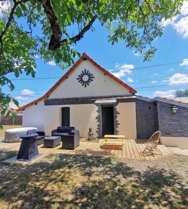 La Demeure du Faon gîte raffiné 4 personnes avec piscine et jacuzzi, en plein cœur de la Sologne à proximité immédiat de Lamotte-Beuvron et des Châteaux de la Loire et du Zoo de Beauval, Center Parca Hauts des Bruyères