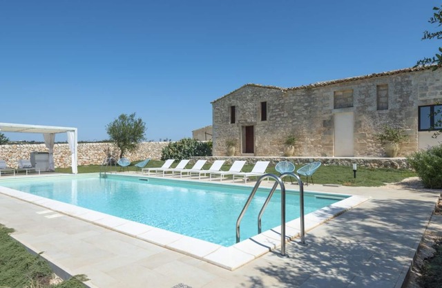La Dolce Vita - Six Bedroom Villa, Sleeps 16