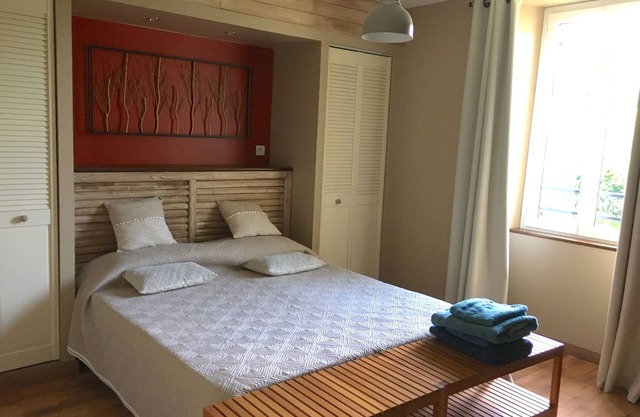 La Dorépontaise – Guest rooms in the heart of nature with swimming pool