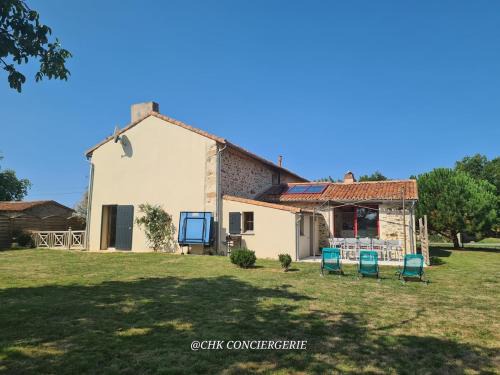 La Dorgisière - Ferme du XVIIe rénovée, grand jardin arboré à 15 min du Puy duFou