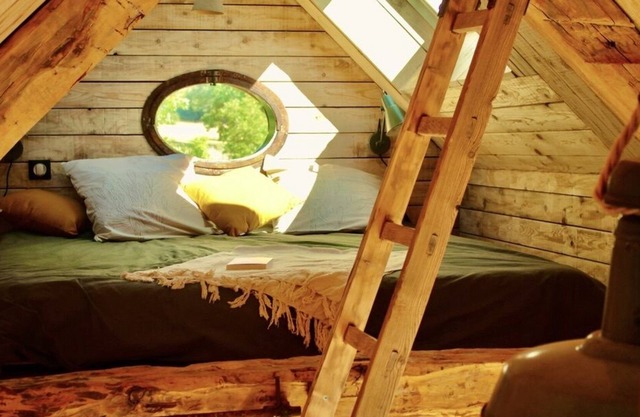 La Dormance Comfortable wooden cabin