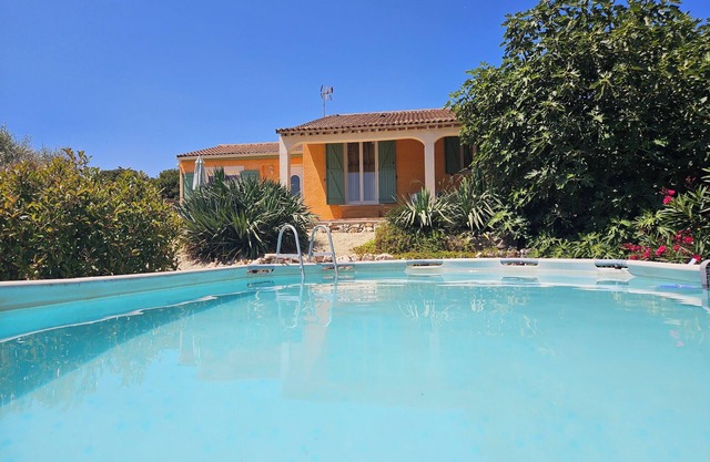 LA FIGUIERE: PLEASANT HOUSE WITH GARDEN, ABOVE-GROUND POOL, IN THE COUNTRYSIDE