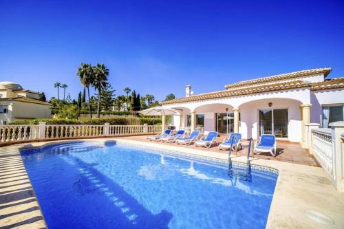 La Gavina - Spacious 5-Bedroom Villa with Private Pool in Javea