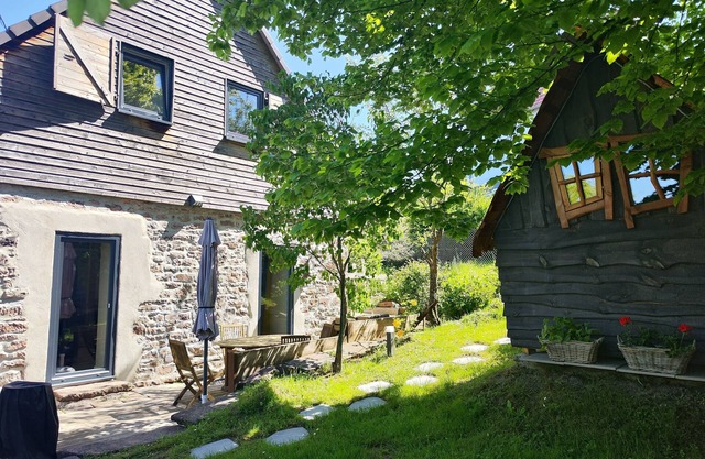 LA GRANGE - CHARMING 4-PERSON GITE + 2-PERSON CABANE INSOLITE.