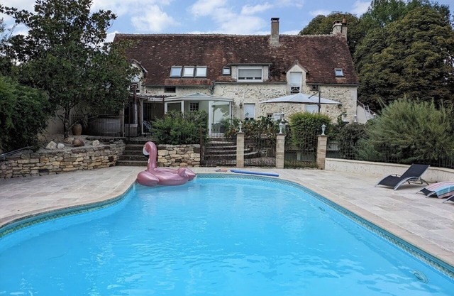 LA GUIRTELLE 12/14 PERS HEATED PRIVATE POOL