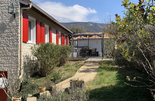La Maison des Lavandes en Drôme Provençale Parmi les Lavandes et les Vignes